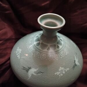Elegant Korean Celadon Vase Excellent Condition